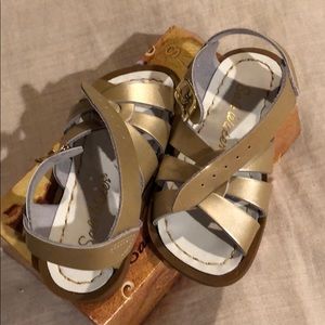 Brand new! Kids size 7 gold saltwater sandals!